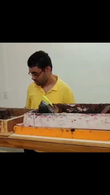 If the print is bit light our trainee's practice automatically reminds him to press the block on colour tray a bit more so as to get a good print

#canvasbag #totebag  #canvastotebag #bag #handmade #handbags #cottonbags #canvasbagmurah #totes #slingbags #shoppingbag #handmadebags #handmadewithlove